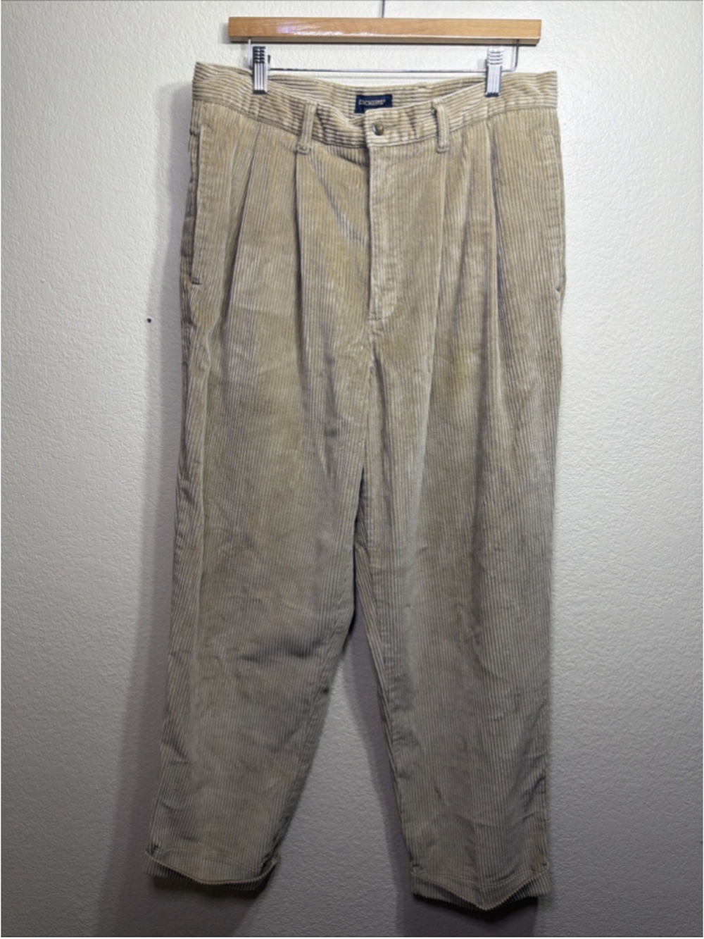 VTG Men’s Dockers Corduroy Solid Khakis Pleated Pants Relaxed Fit 34x29 Cuffed